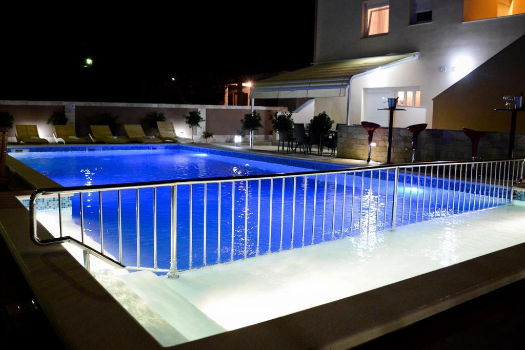 Apartments Julijana Privlaka  Buitenkant foto
