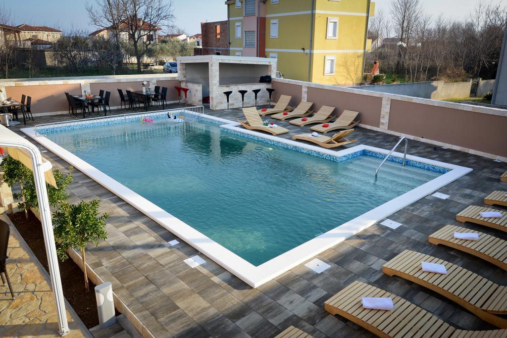 Apartments Julijana Privlaka  Buitenkant foto