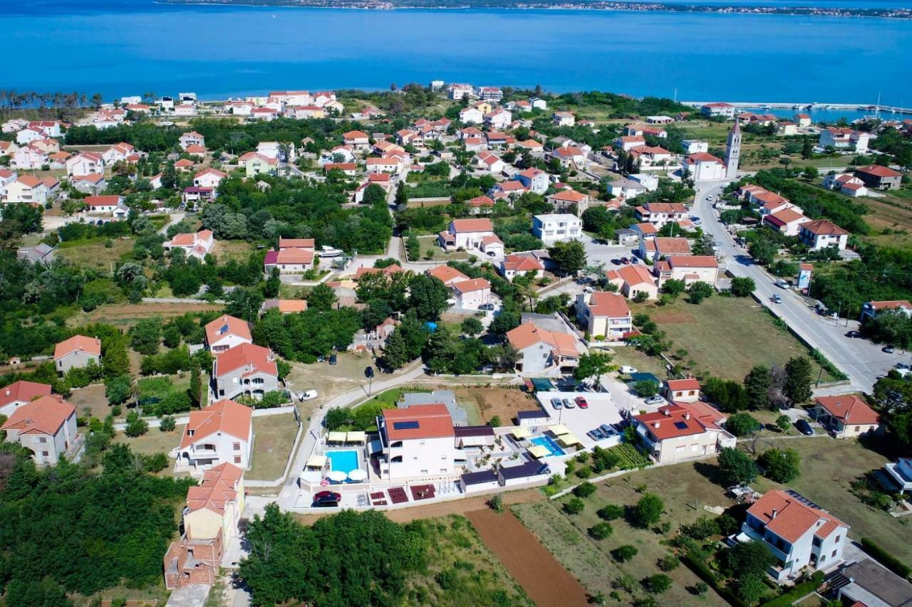 Apartments Julijana Privlaka  Buitenkant foto